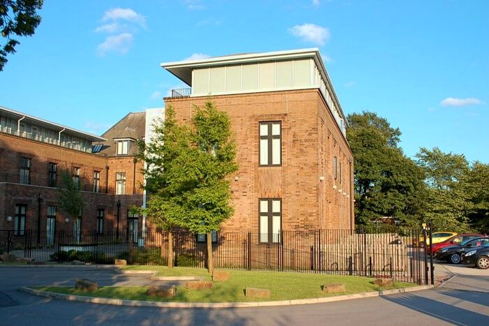 2 Bedroom Flat To Rent In Park Parade, Ashton-Under-Lyne OL6