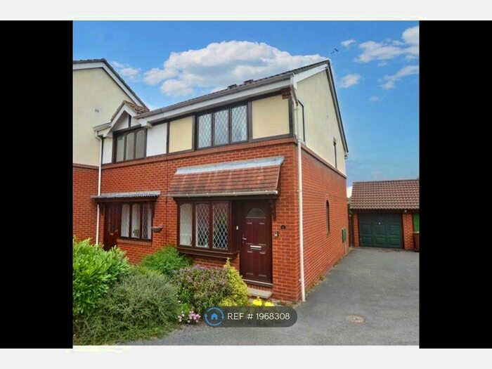 2 Bedroom End Of Terrace House To Rent In Hopefield Mews, Rothwell, LS26