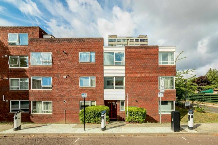 Studio To Rent In Victoria Villas, Richmond, TW9