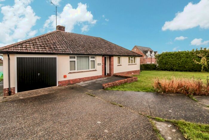 3 Bedroom Bungalow To Rent In Thornhill Road, Stalbridge, Sturminster Newton, Dorset DT10