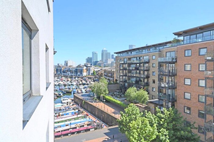 2 Bedroom Flat For Sale In Berglen Court, Limehouse, London, E14