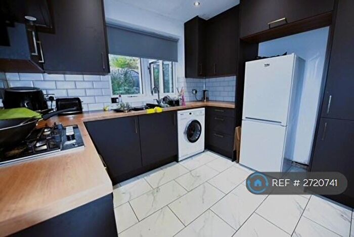 2 Bedroom Semi Detached House To Rent In Iverson Drive, Leeds, LS16