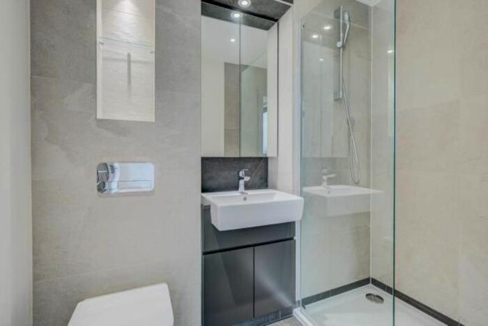 3 Bedroom Flat To Rent In Grafton Road, Croydon, CR0