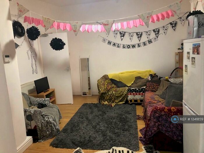 7 Bedroom Flat To Rent In Arthur Street, Nottingham, NG7