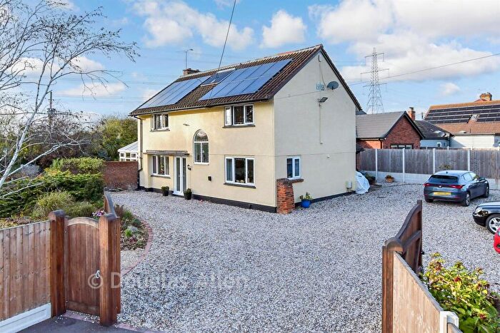 4 Bedroom Detached House For Sale In Runwell Road, Wickford, Essex, SS11