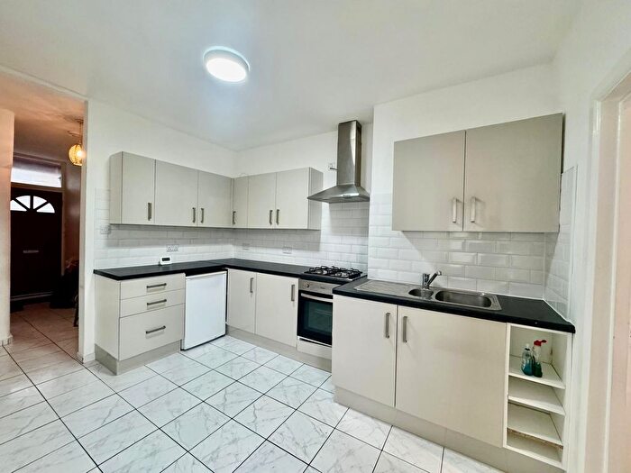 1 Bedroom Flat To Rent In Essex Road, Barking, IG11