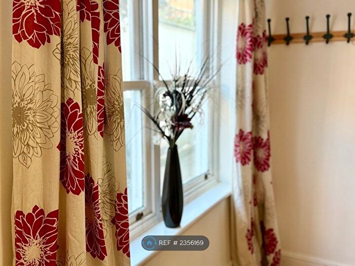 2 Bedroom Terraced House To Rent In Kingston Road, London, SW19