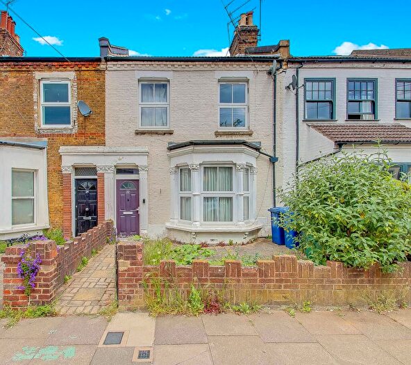 3 Bedroom Property For Sale In Manor Park Road, London, N2
