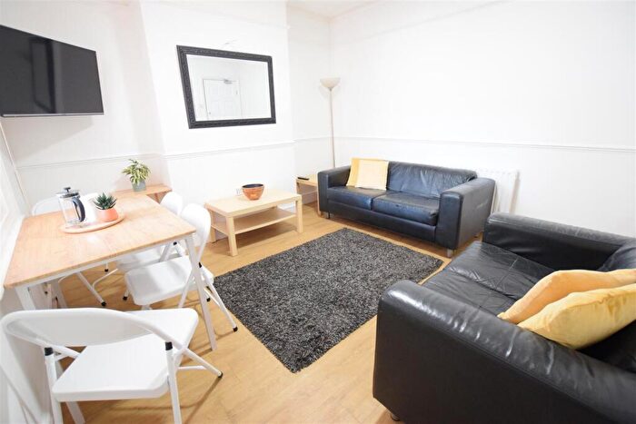 4 Bedroom Terraced House To Rent In Carholme Road - Student House - /, LN1
