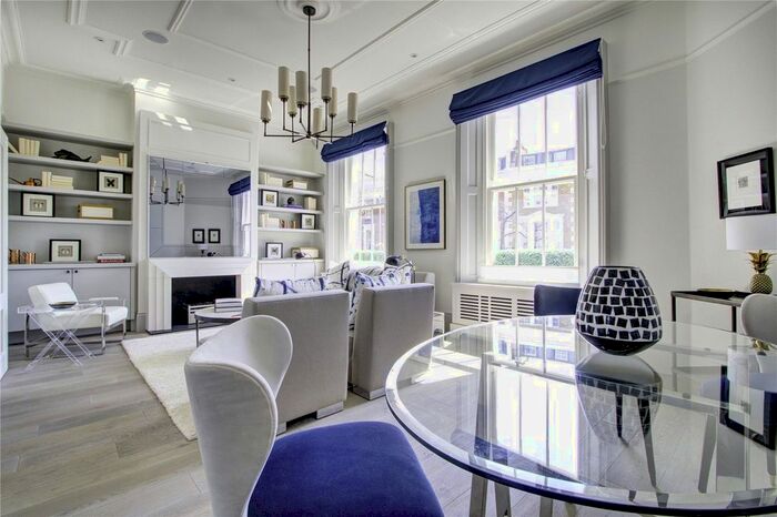 2 Bedroom Flat To Rent In Dove Mews, South Kensington, London, SW5