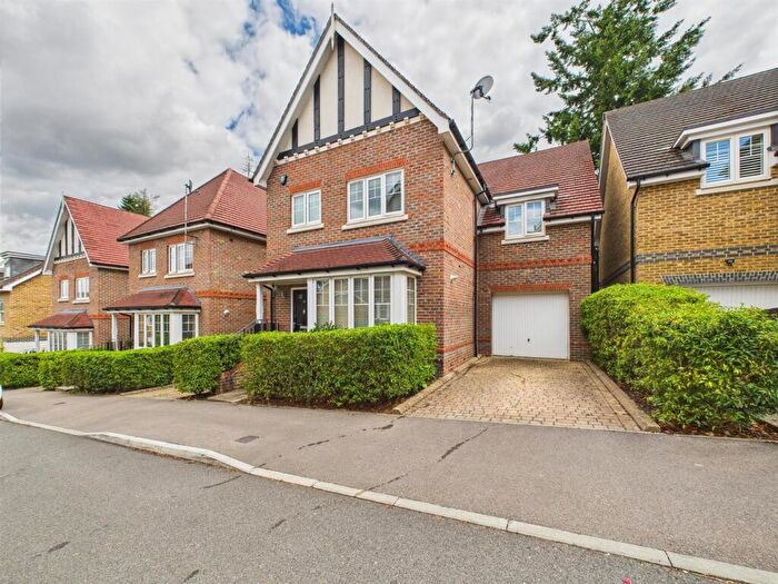 3 Bedroom Link Detached House For Sale In Rawlins Rise, Tilehurst, RG31