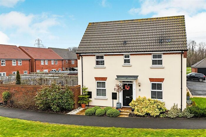 3 Bedroom Detached House For Sale In Greenfield Avenue, Hessle, HU13