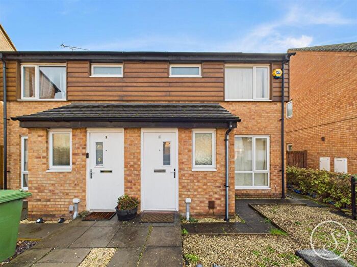 3 Bedroom Semi Detached House For Sale In Parkside View, Seacroft, Leeds, LS14