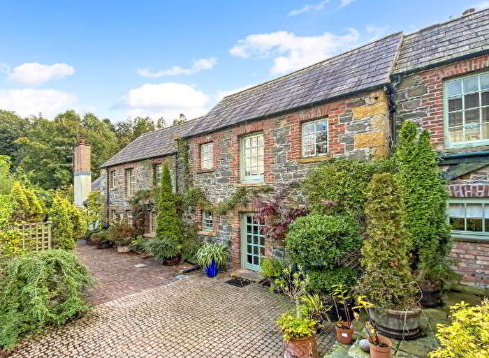 4 Bedroom TownHouse For Sale In A The Square, Hillsborough, BT26