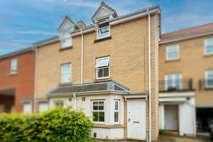 Town House To Rent In Kenneth McKee Plain, Norwich, Norfolk, NR2