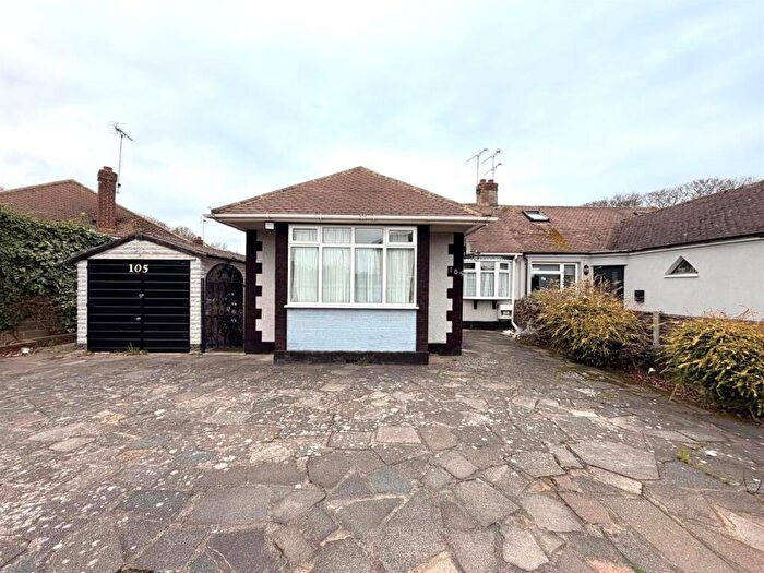 3 Bedroom Semi-Detached Bungalow For Sale In Eastwood Old Road, Leigh-On-Sea, SS9