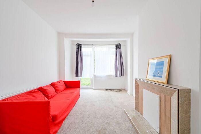 4 Bedroom Property To Rent In Stirling Road, Wood Green, London, N22