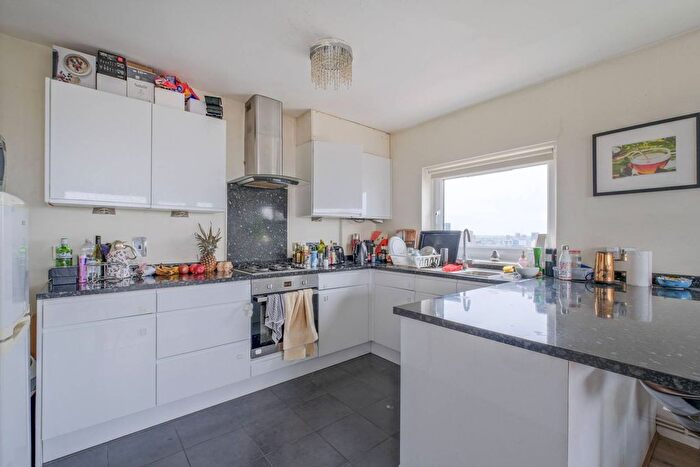 2 Bedroom Flat To Rent In Hindmarsh Close, Shadwell, London, E1