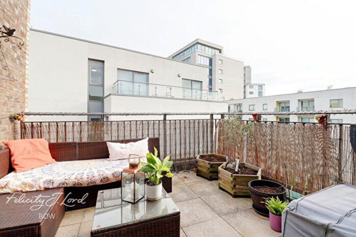 2 Bedroom Flat To Rent In Axio Way, London, E3