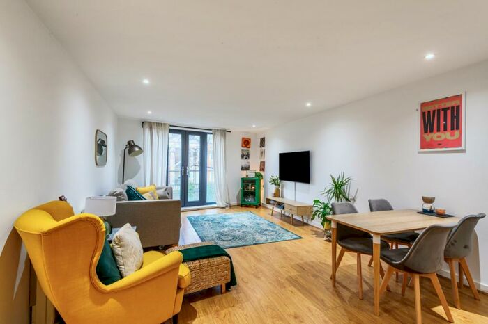 2 Bedroom Flat To Rent In Beckenham Road Beckenham, BR3