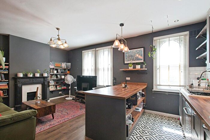 2 Bedroom Maisonette For Sale In Woolwich, London, SE18