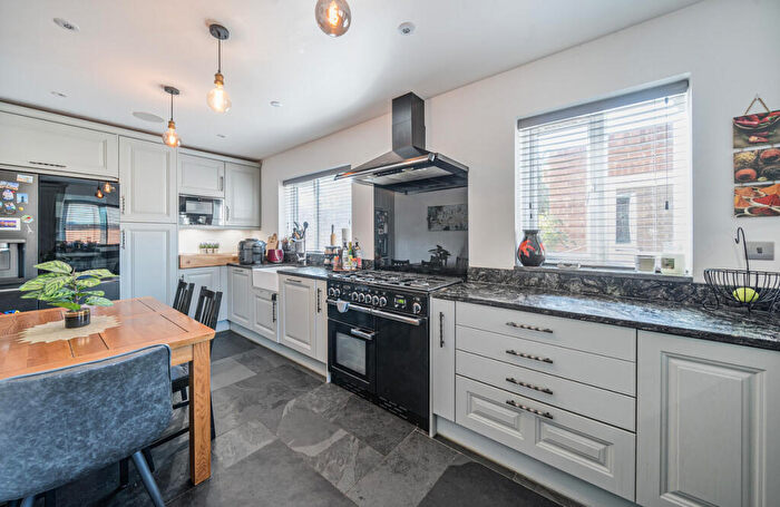 3 Bedroom Semi-Detached House For Sale In Heathfield Road, Walton-on-thames, KT12