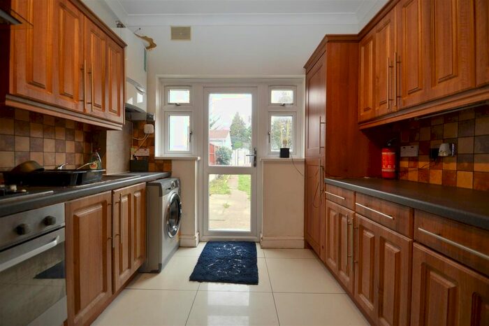 3 Bedroom Terraced House For Sale In Eastern Avenue, Redbridge, IG4