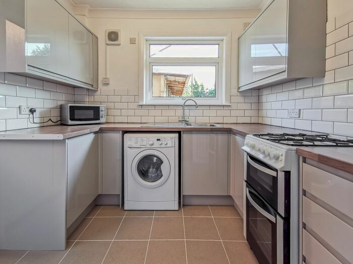 4 Bedroom Semi-Detached House To Rent In Harefield Road, Southampton, SO17