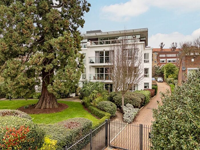 2 Bedroom Flat For Sale In Queensmere Road, London, SW19