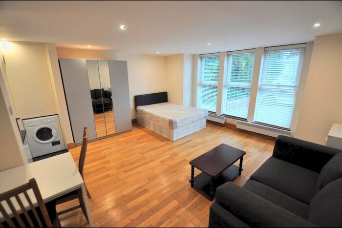 Studio To Rent In Sunningfields Road, London, NW4