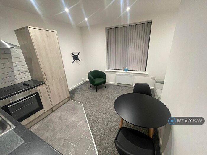 2 Bedroom Flat To Rent In Farnley, Farnley, Leeds, LS12