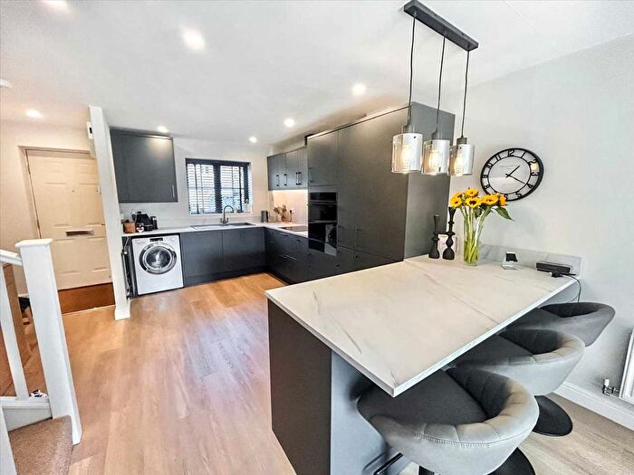 3 Bedroom Town House For Sale In Church View, Nottingham, NG11