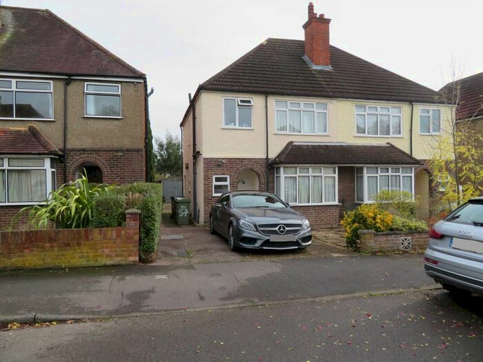 4 Bedroom Semi-Detached House To Rent In Beckingham Road, Guildford, GU2