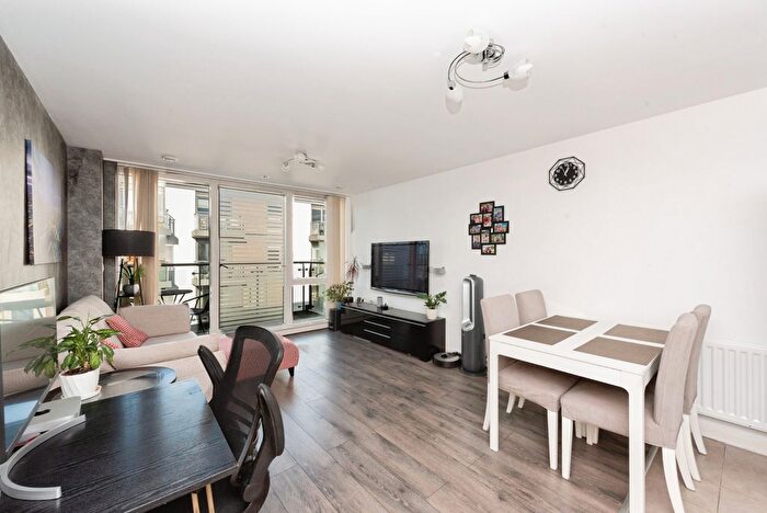 2 Bedroom Flat For Sale In Ealing Road, Brentford, TW8