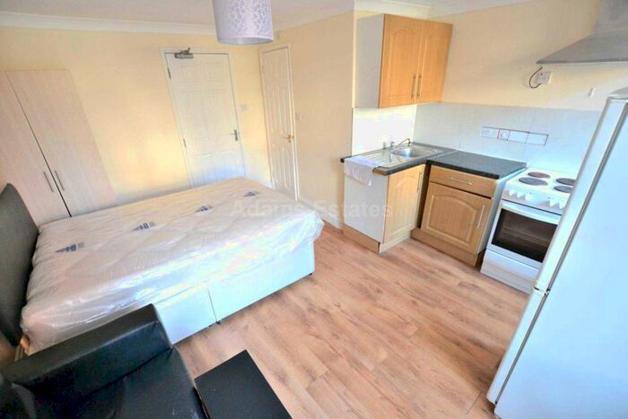 Studio To Rent In London Rd, Reading, RG1