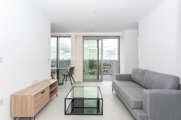 Apartment To Rent In Jacquard Point, Tapestry Way, Whitechapel, E1