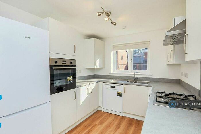 4 Bedroom Semi-Detached House To Rent In Robert Adam Road, Derby, DE22