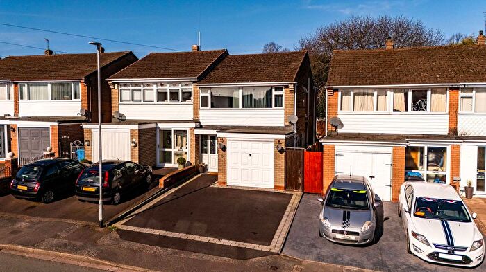 4 Bedroom Semi Detached House For Sale In Glenthorne Drive, Walsall, WS6