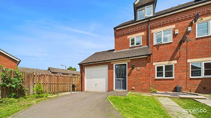 3 Bedroom Town House To Rent In Arthur Street, Castle Gresley, Swadlincote, Derbyshire, DE11