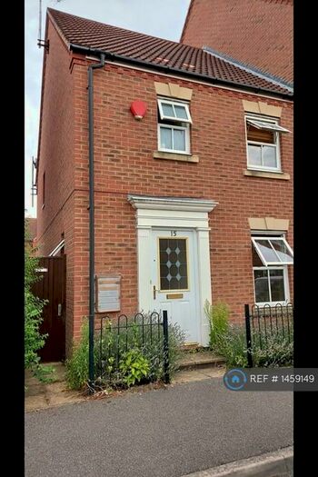 3 Bedroom End Of Terrace House To Rent In Tracy Avenue, Langley, SL3