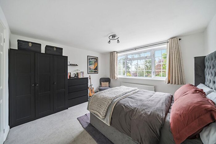 3 Bedroom End Of Terrace House For Sale In Ottershaw, Surrey, KT16