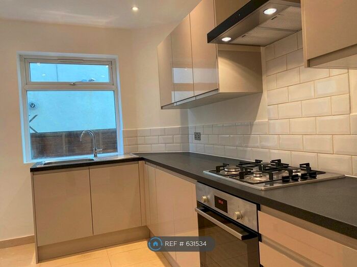 2 Bedroom Maisonette To Rent In Dawlish Court, London, NW7