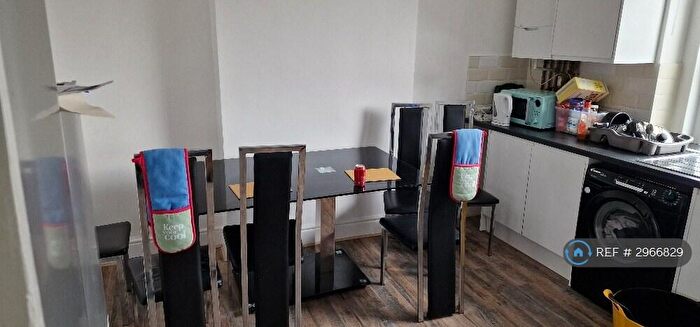 4 Bedroom Flat To Rent In Kingswood, Bristol, BS15