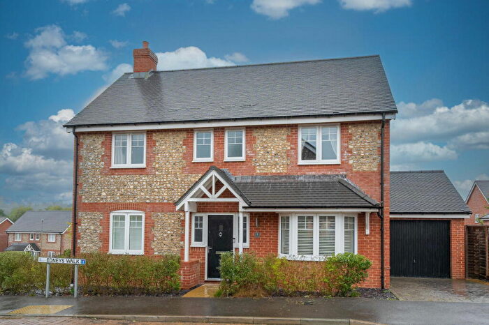 4 Bedroom Detached House For Sale In Edneys Walk, Overton, Basingstoke, RG25