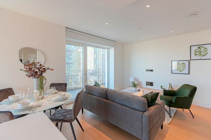 2 Bedroom Flat To Rent In White City Living, Parkside Apartments, Cascade Way, White City, W12