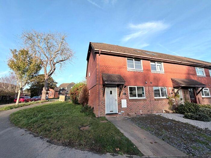 3 Bedroom House To Rent In Victoria Cottage, Old Bridge Road, PO18