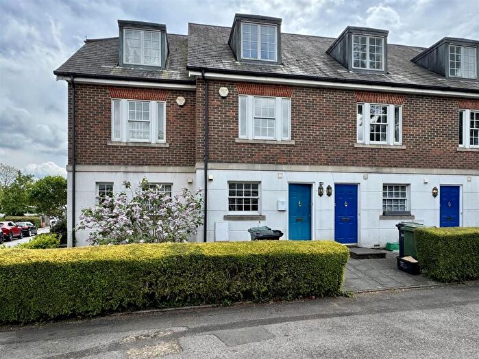 3 Bedroom House To Rent In Station Road North, Merstham, RH1