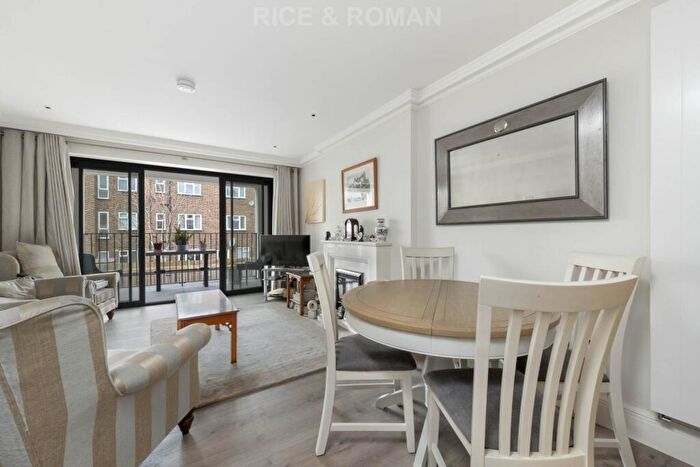 2 Bedroom Retirement Property For Sale In Mulberry Court, Hampton Wick, KT1