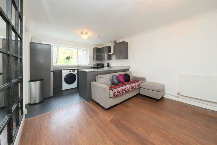 2 Bedroom Flat To Rent In Hetherington Way, Ickenham, UB10