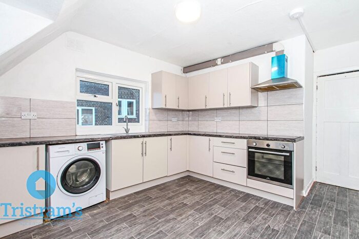 4 Bedroom Flat To Rent In Tollerton Green, Bulwell, Nottingham, NG6